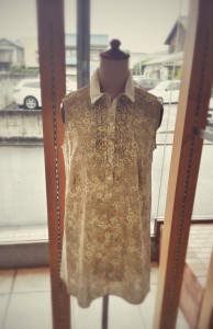 ノースリーブブラウス