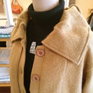 この画像の色目が実物に近いです