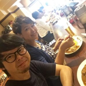 カズノリ氏、例のPOPのセーター着てます