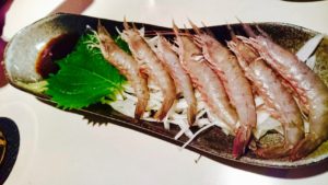 地元のシラサエビの刺身